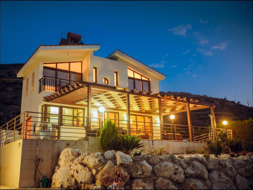 Помос: Kallinousa Beach Villa