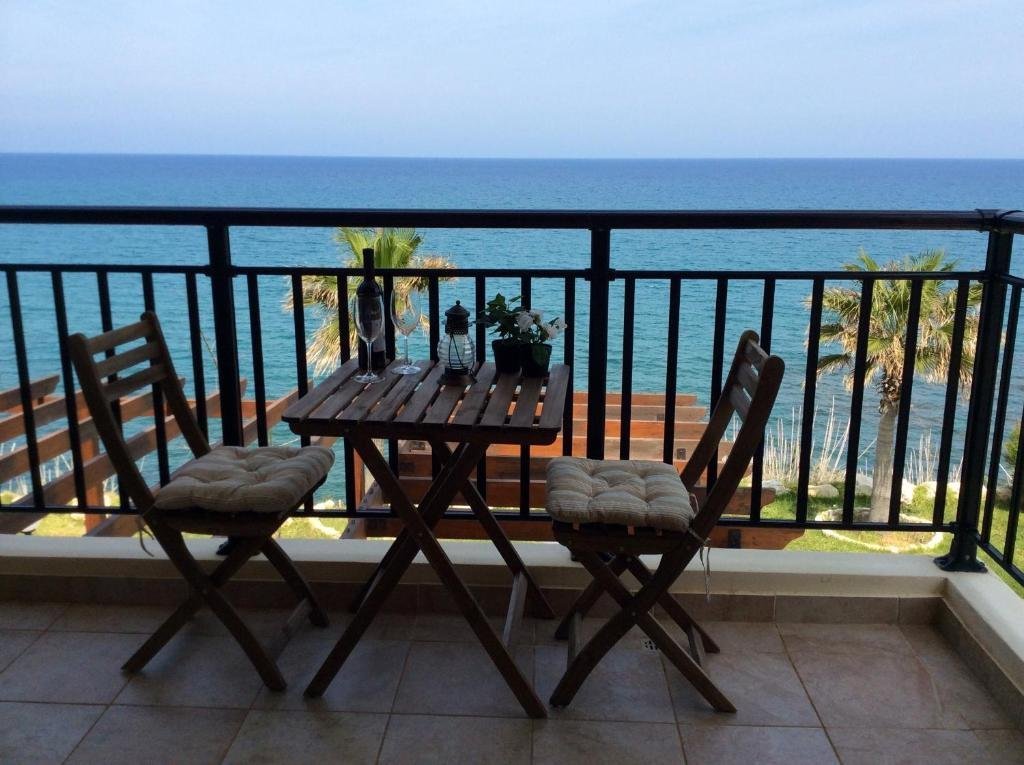 Помос: Kallinousa Beach Villa