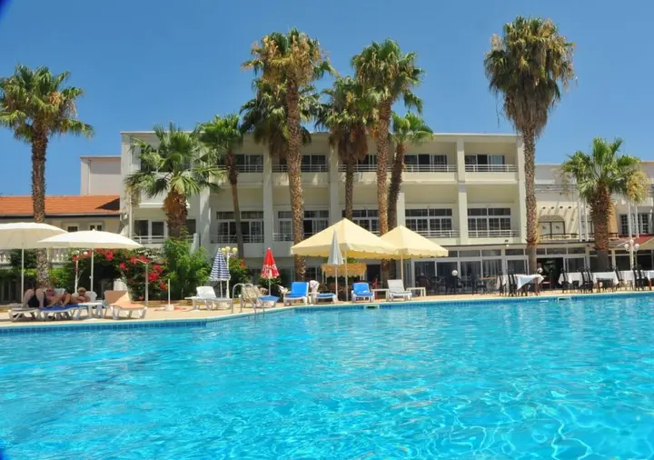 Алсанджак: LA Hotel & Resort