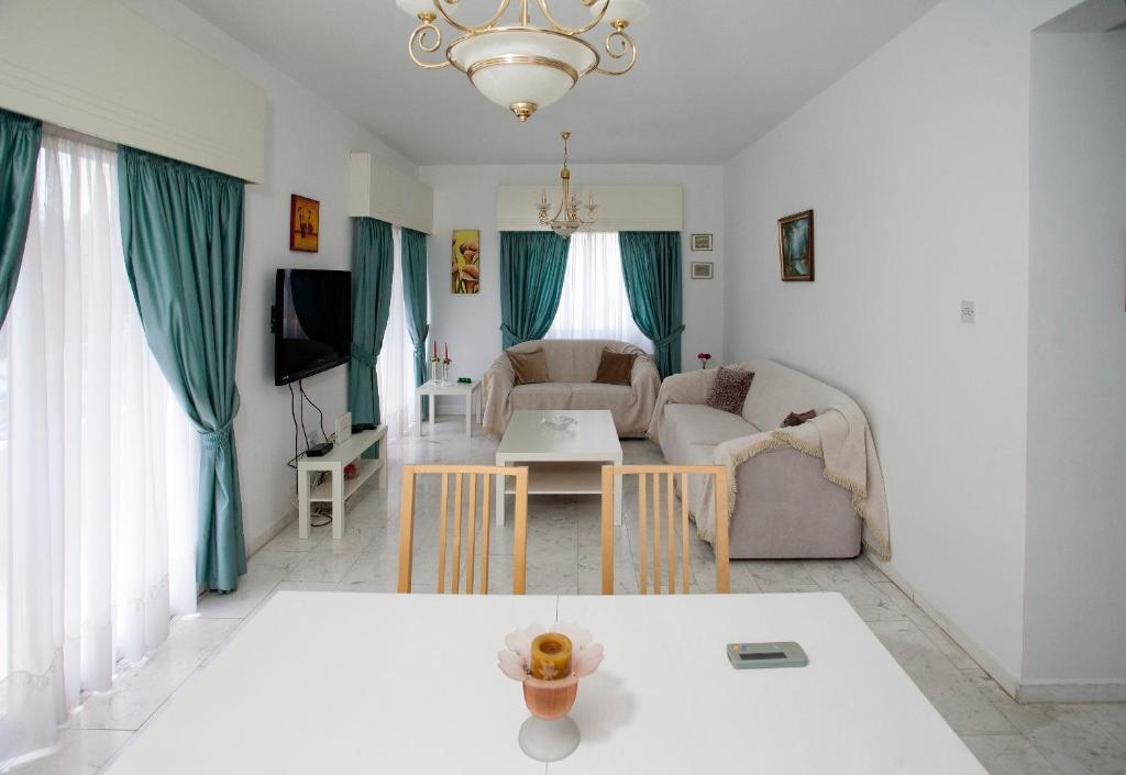 Лимассол: Despoina Town House