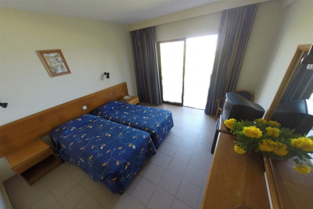 Mimosa Beach Hotel — фото 1