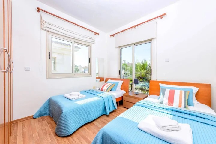 Паралимни: Villa Ariadne
