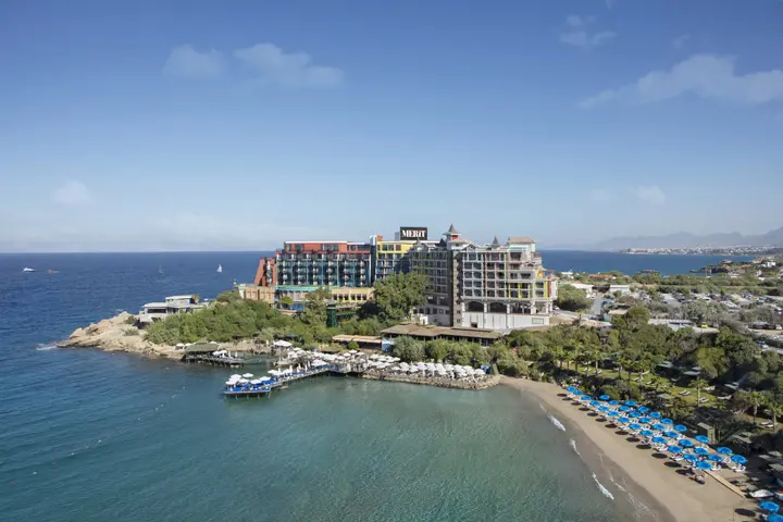 Алсанджак: Отель Merit Crystal Cove Casino & SPA