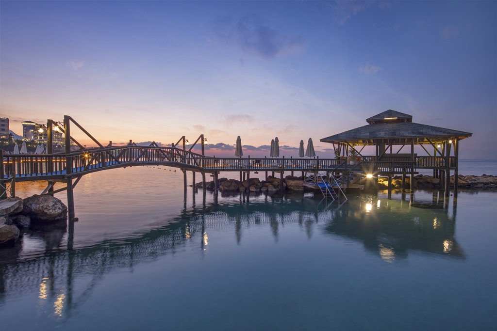 Алсанджак: Отель Merit Crystal Cove Casino & SPA
