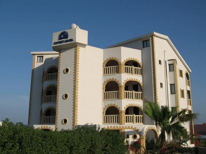 Кирения: Topset Hotel