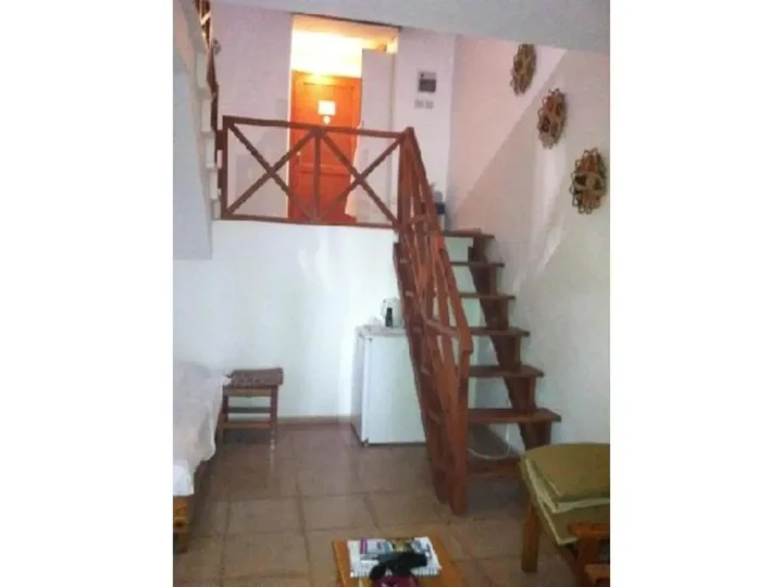 Кирения: Topset Hotel