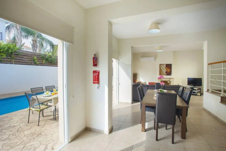 Протарас: Protaras Delfini Villas