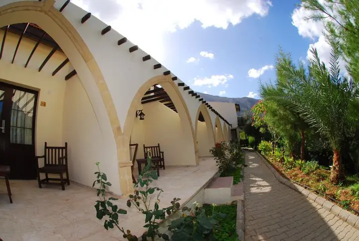 Озанкей: Bellapais Monastery Village