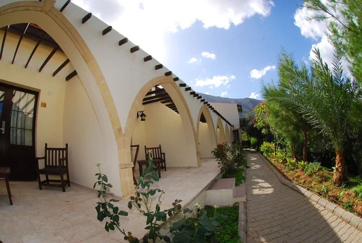Озанкей: Bellapais Monastery Village