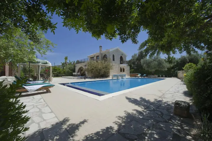 Полис Хрисохус: Constantinos Villa