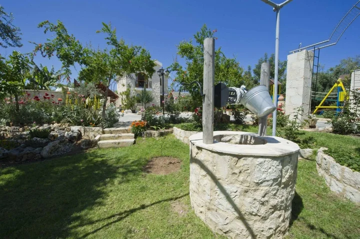 Полис Хрисохус: Constantinos Villa