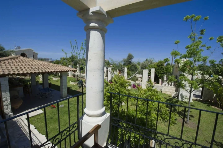 Полис Хрисохус: Constantinos Villa