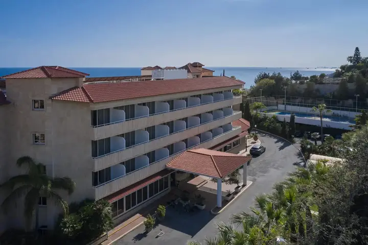 Агиос Тихонас: Atlantica Bay Hotel - Adults Only
