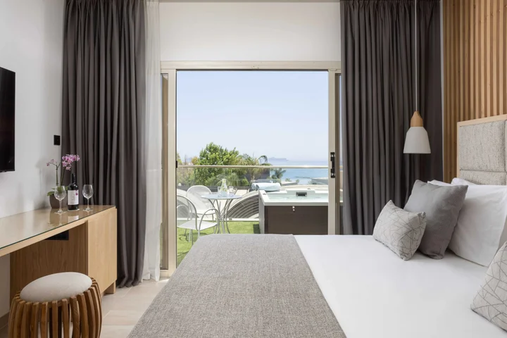 Агиос Тихонас: Atlantica Bay Hotel - Adults Only