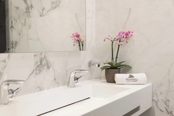Агиос Тихонас: Atlantica Bay Hotel - Adults Only
