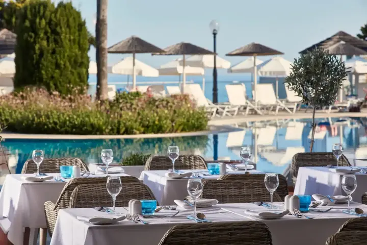 Агиос Тихонас: Atlantica Bay Hotel - Adults Only