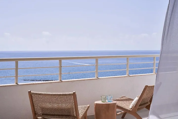 Агиос Тихонас: Atlantica Bay Hotel - Adults Only