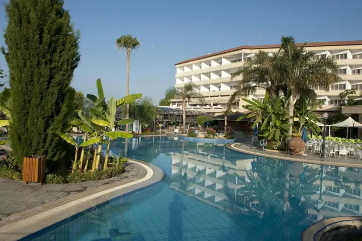 Агиос Тихонас: Atlantica Bay Hotel - Adults Only