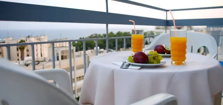 Агиос Тихонас: Blue Crane Hotel Apartments