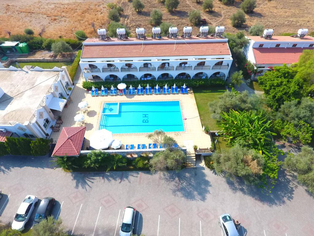 Алсанджак: Bare Hill Holiday Village