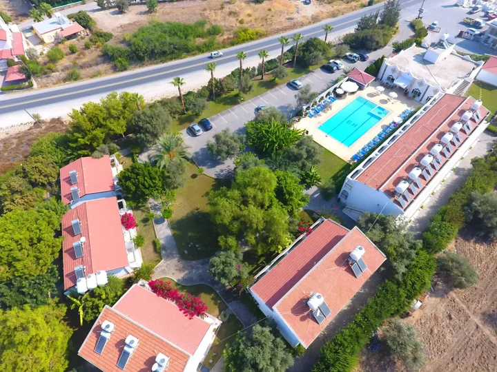 Алсанджак: Bare Hill Holiday Village
