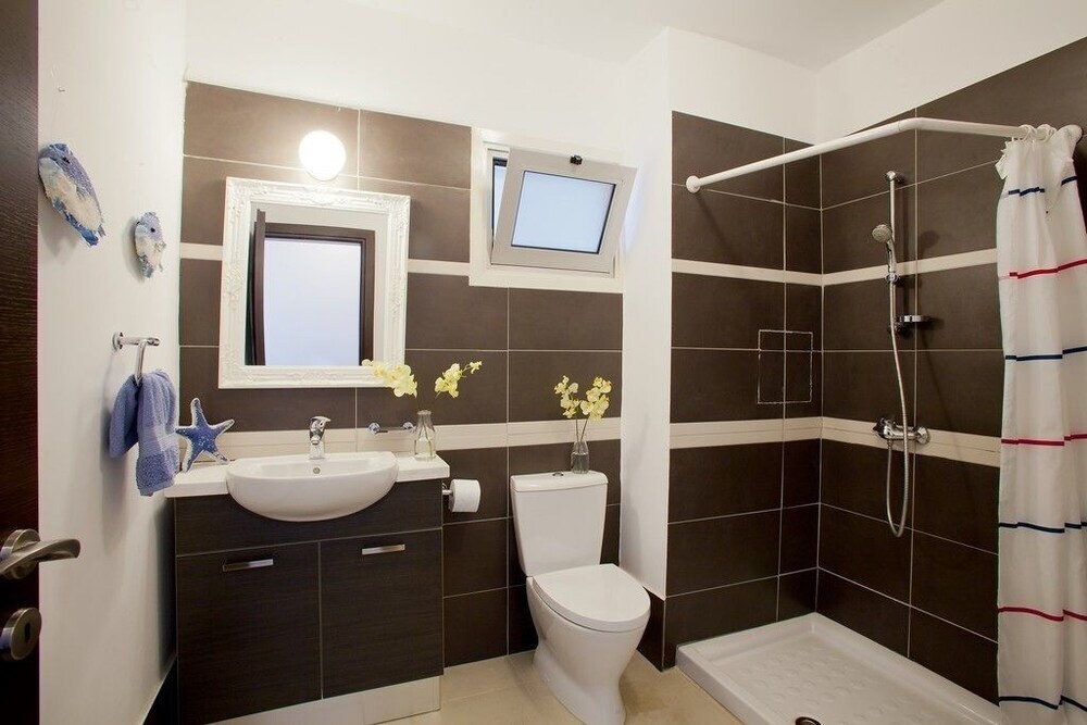 Паралимни: Trident Beach Front Suite