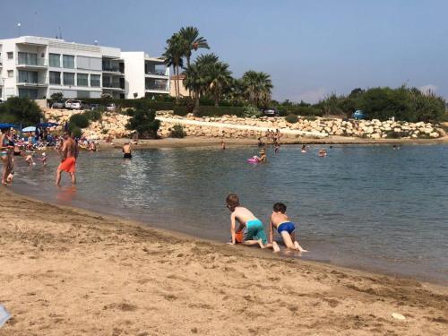 Паралимни: Trident Beach Front Suite