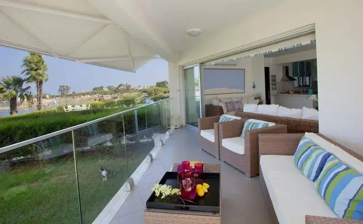 Паралимни: Trident Beach Front Suite