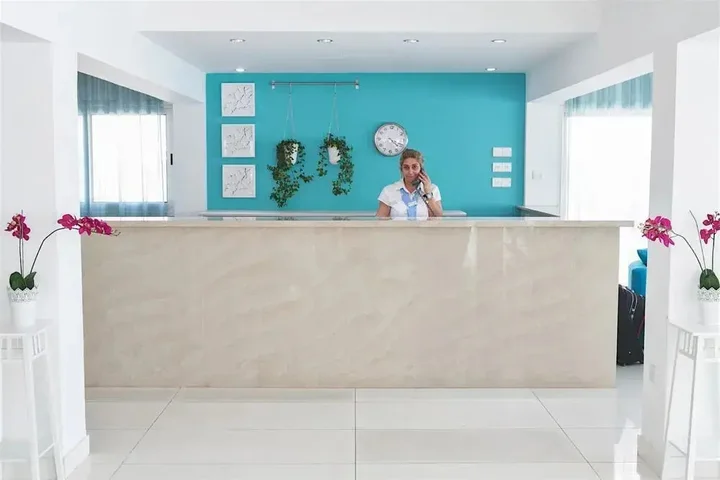 Айя-Напа: Flora Maria