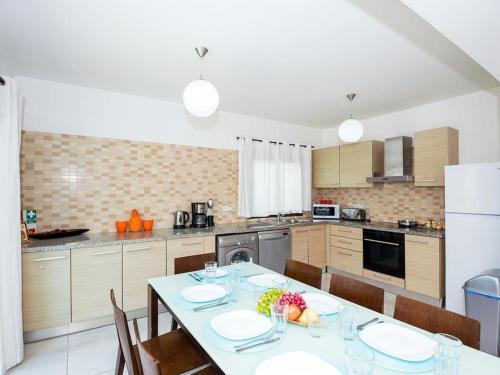 Паралимни: Villa KPAST3