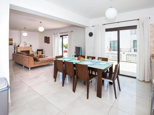 Паралимни: Villa KPAST3