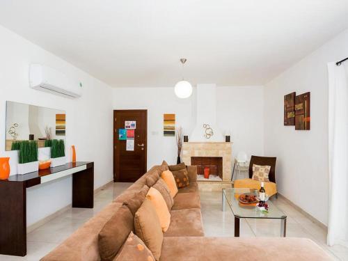 Паралимни: Villa KPAST3