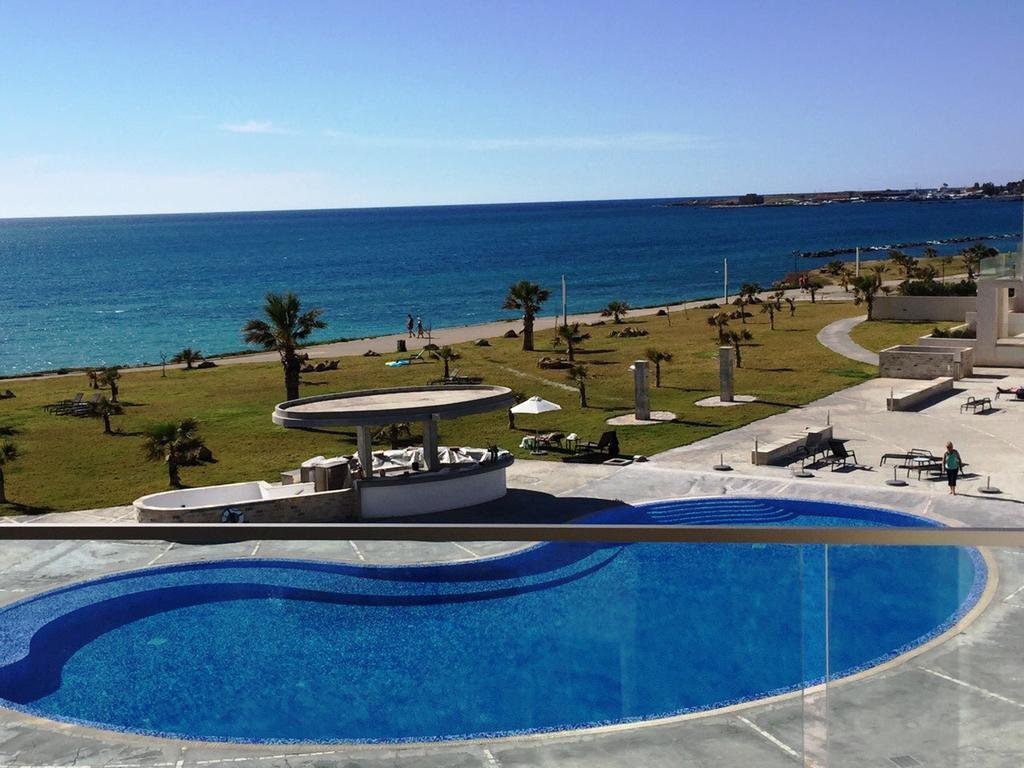 Пафос: Amphora Hotel & Suites