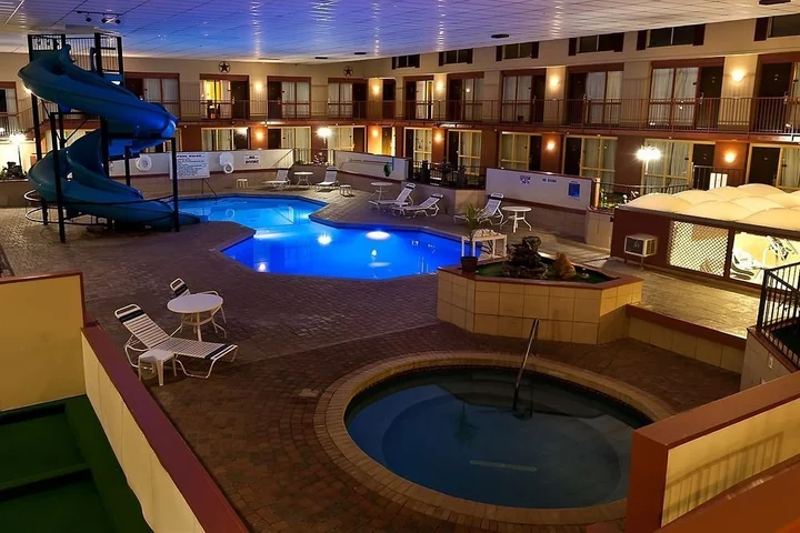 Лапта: Flippers Holiday Village
