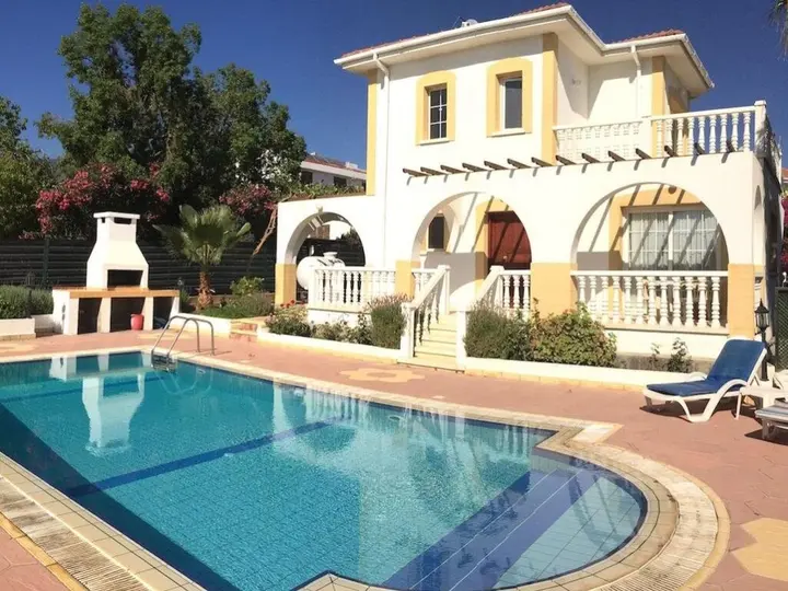 Алсанджак: The Villa Club
