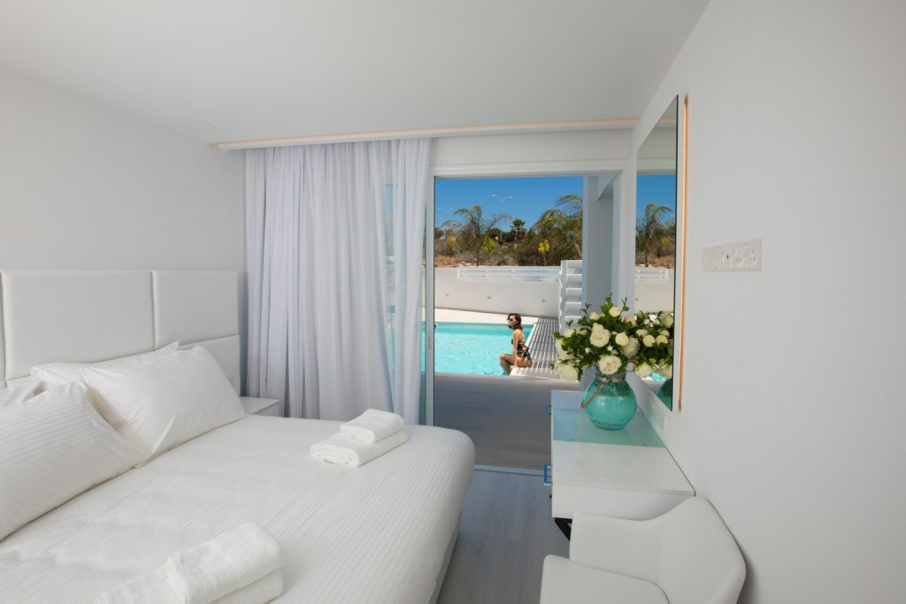 Айя-Напа: Отель Napa Suites
