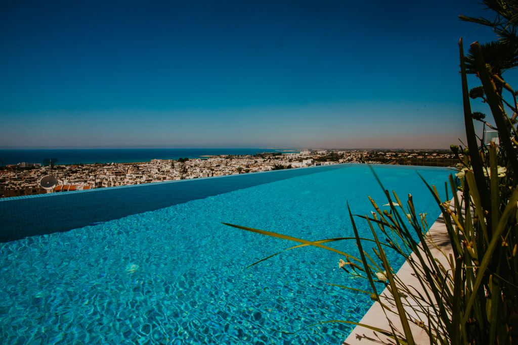 Айя-Напа: Отель Napa Suites