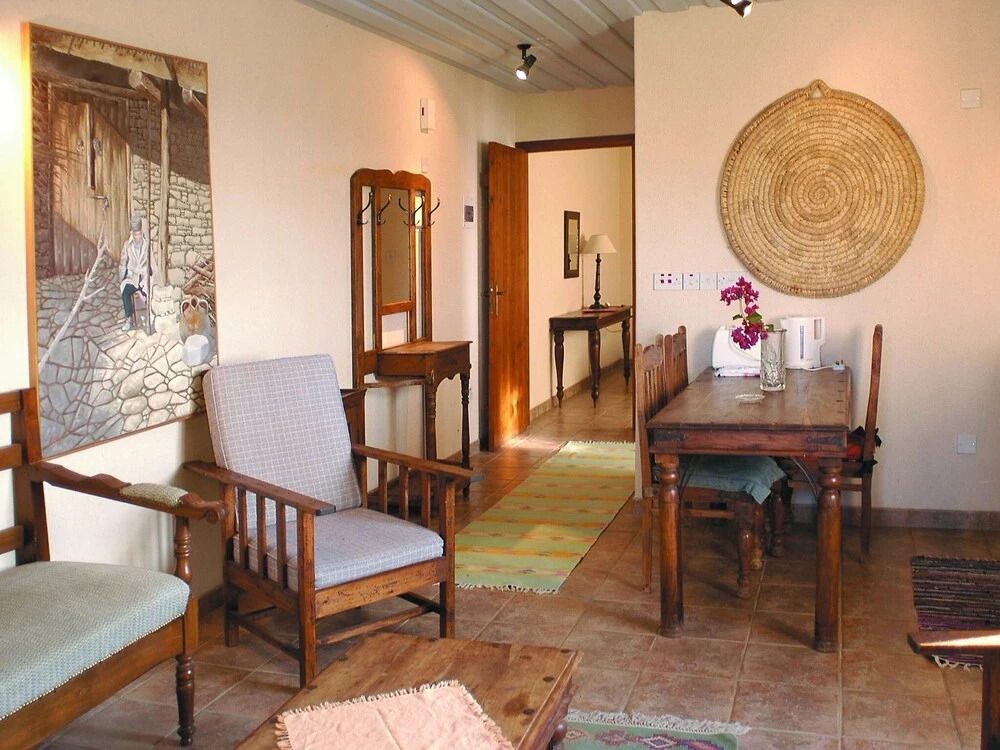 Точни: Adamos House