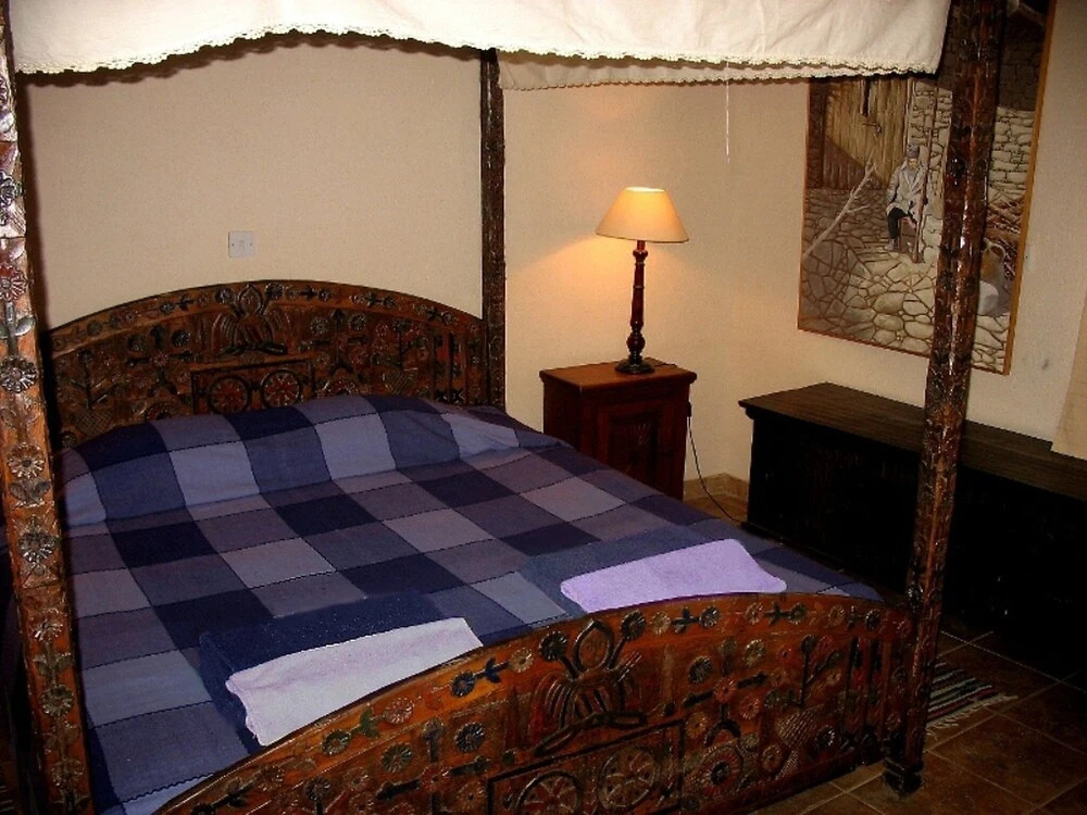 Точни: Adamos House