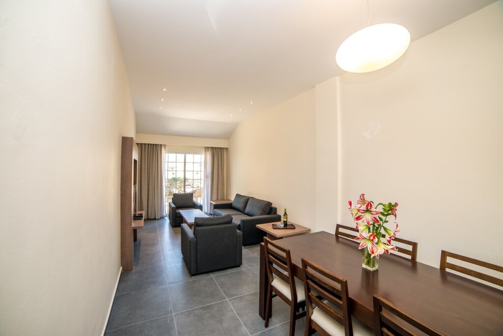 Хлорака: Helios Bay Hotel Apartments