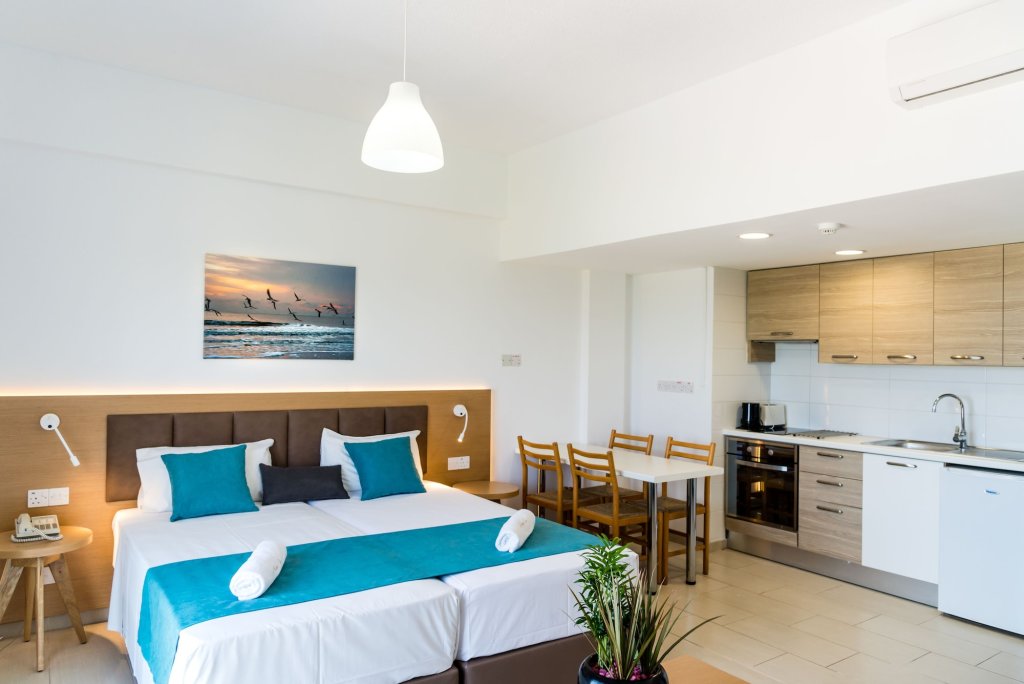Хлорака: Helios Bay Hotel Apartments