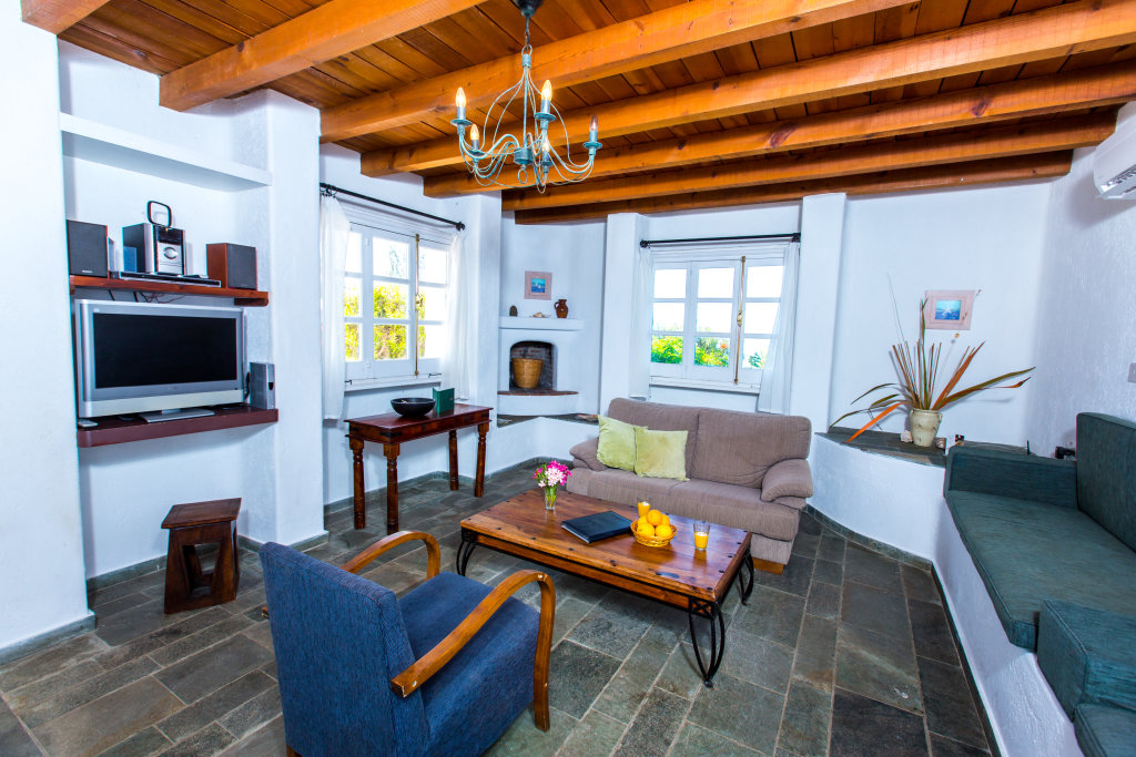 Помос: Villa Clarissa & Carmel’s View