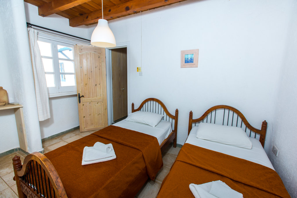 Помос: Villa Clarissa & Carmel’s View