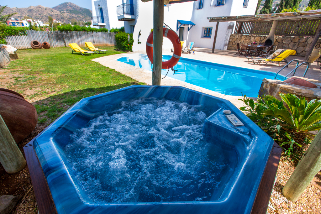 Помос: Villa Clarissa & Carmel’s View