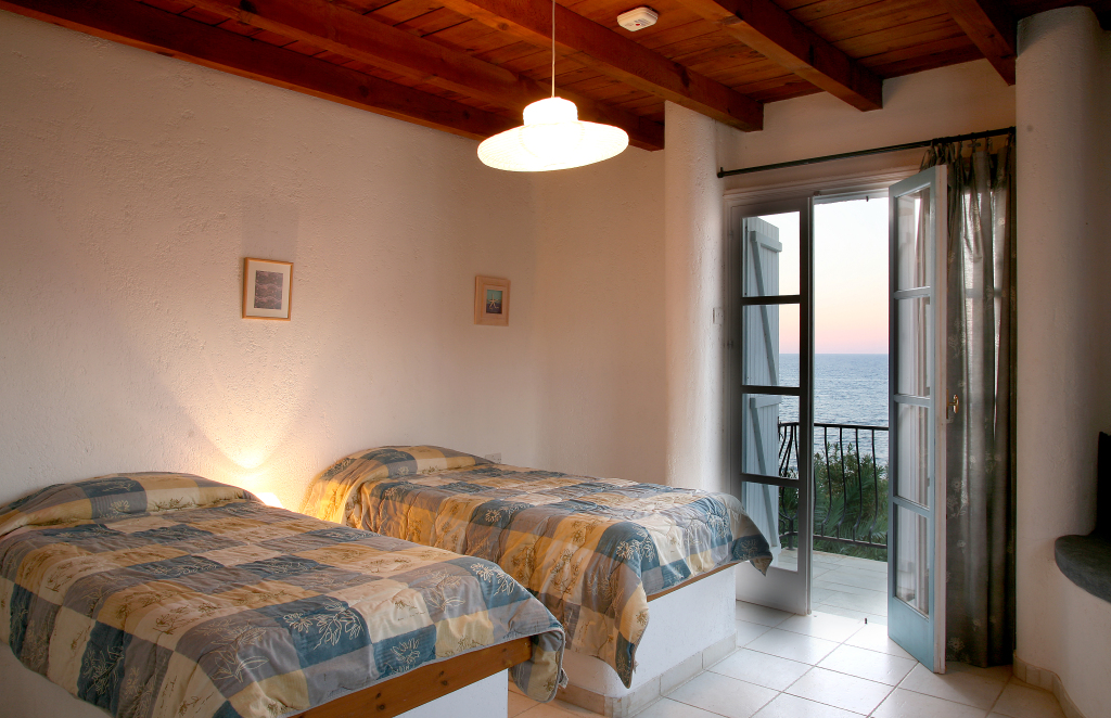 Помос: Villa Clarissa & Carmel’s View