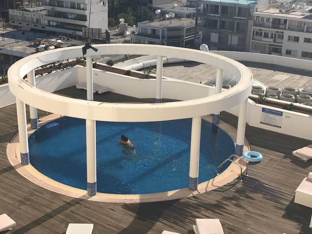 Ларнака: Finikoudes Luxury Apartments