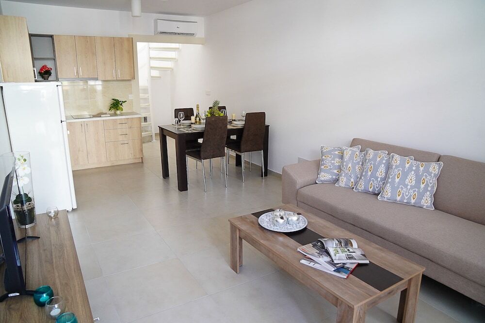 Гермасойя: 2 BD Maisonette Galatex