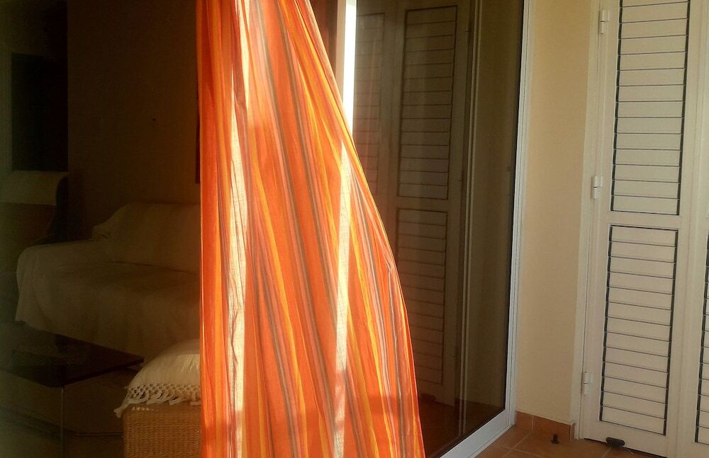 Паралимни: Golden Sea View Apartment