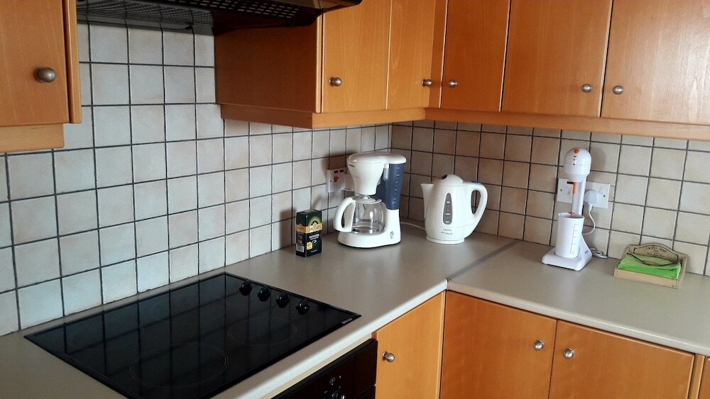 Паралимни: Golden Sea View Apartment