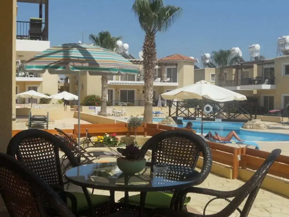 Пафос: Sirena Sunrise Prestige Apartments